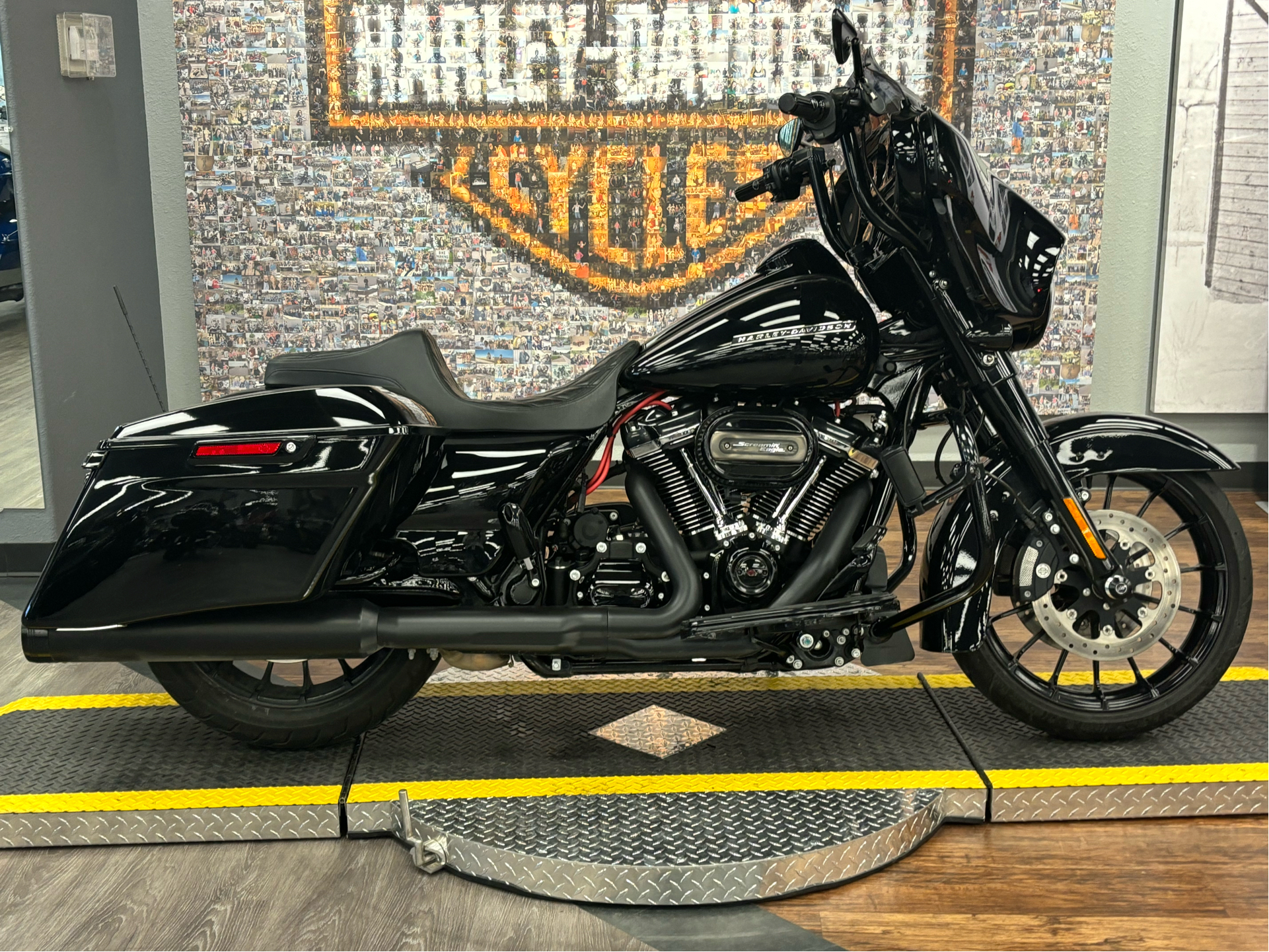 2019 Harley-Davidson Street Glide® Special in Greeley, Colorado - Photo 1