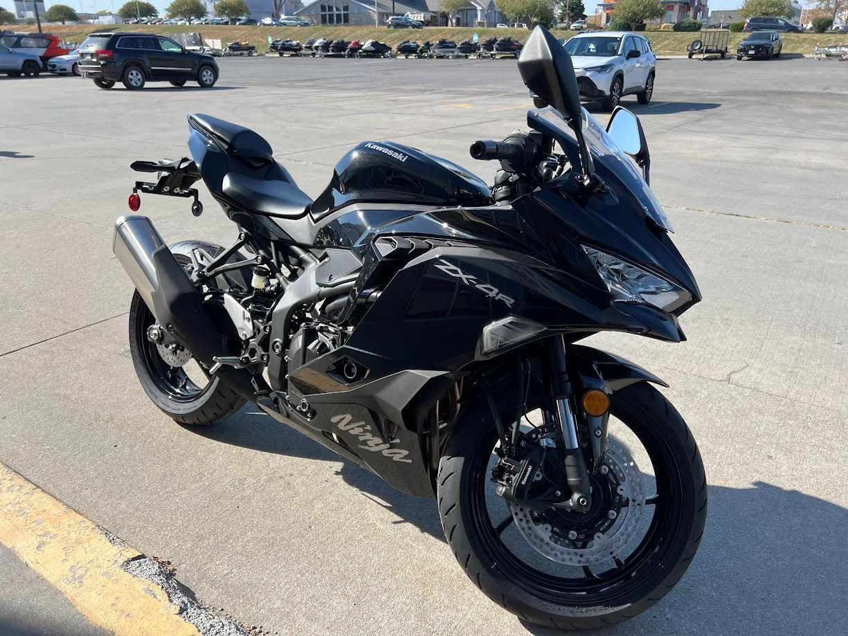 2025 Kawasaki Ninja ZX-4R ABS in Lincoln, Nebraska - Photo 3