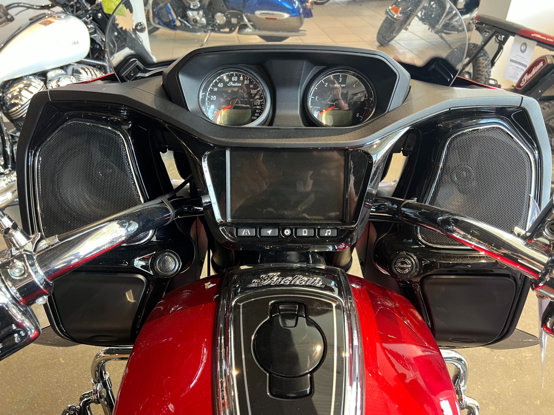 2021 Indian Motorcycle Challenger® Limited in Lincoln, Nebraska - Photo 4