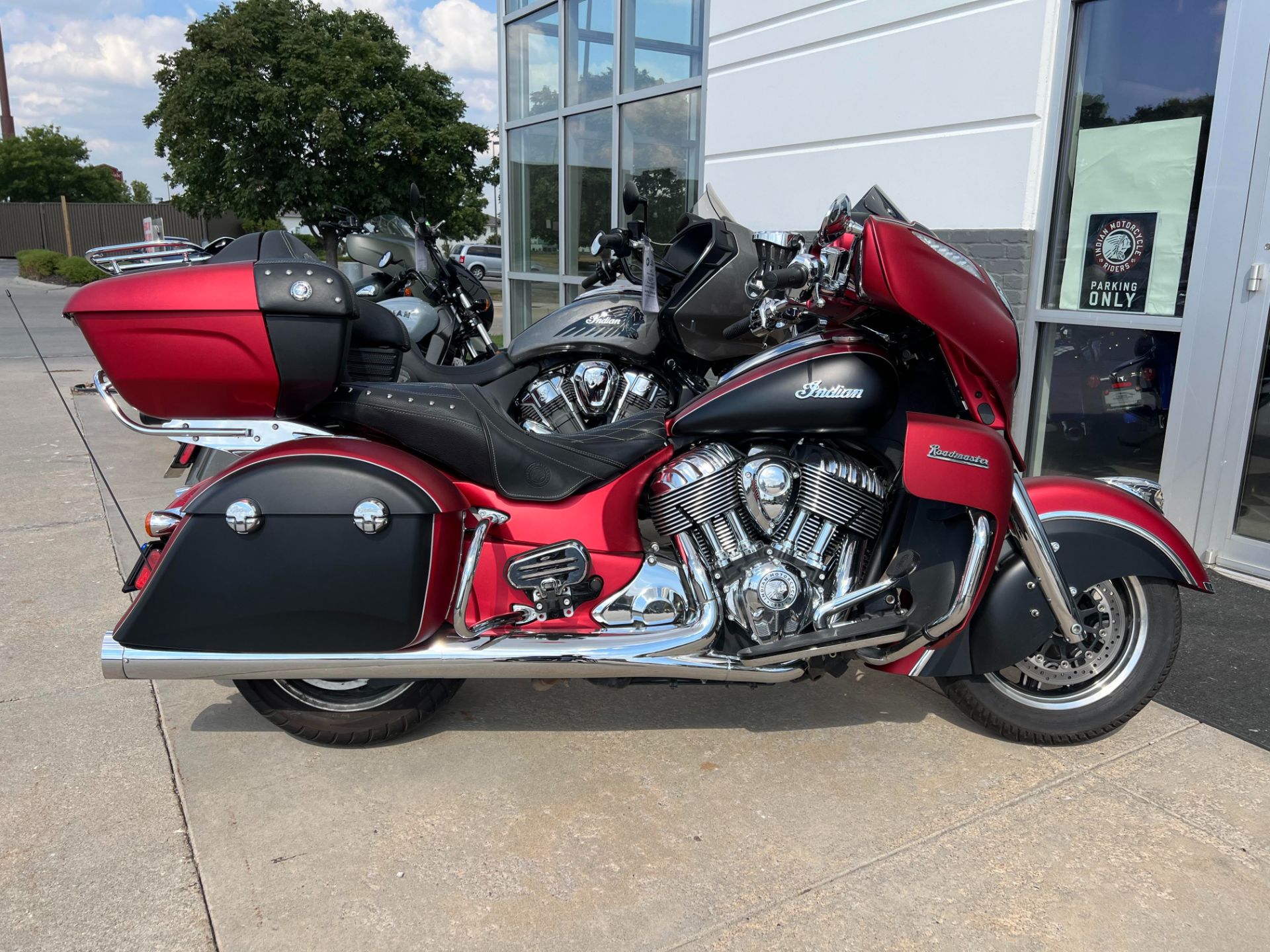 2019 Indian Motorcycle Roadmaster® Icon Series in Lincoln, Nebraska - Photo 1