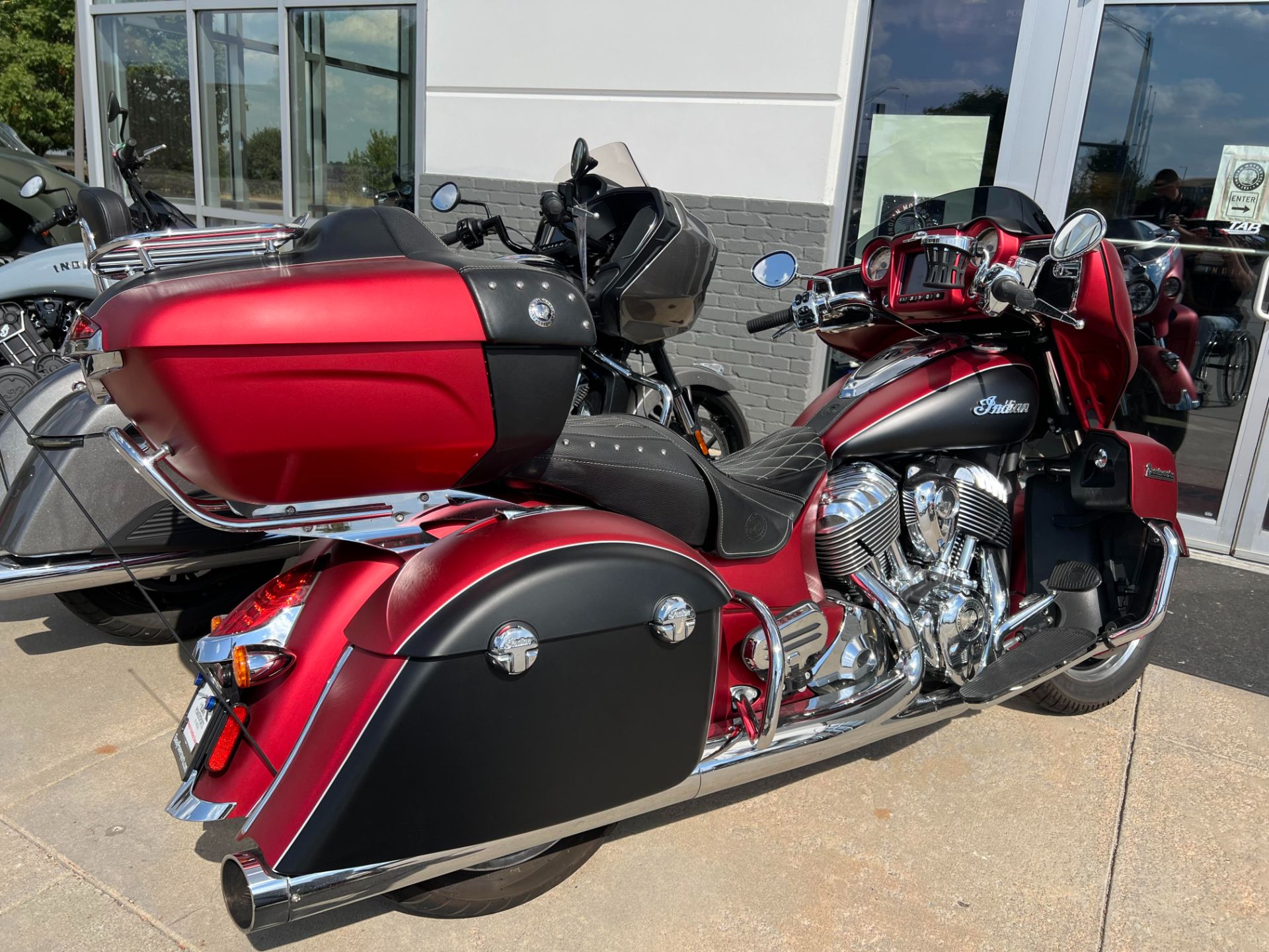 2019 Indian Motorcycle Roadmaster® Icon Series in Lincoln, Nebraska - Photo 2