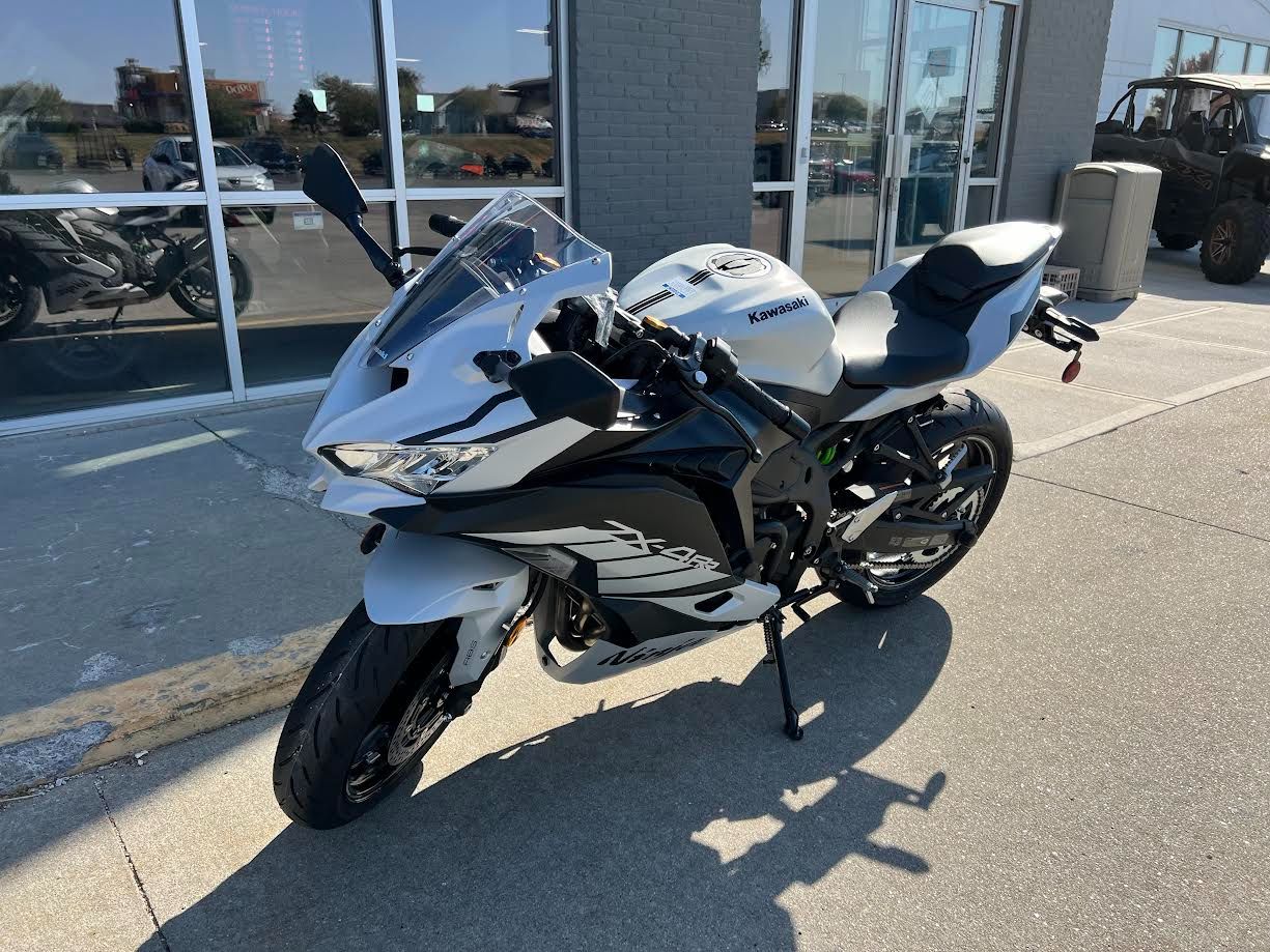 2025 Kawasaki Ninja ZX-4RR ABS in Lincoln, Nebraska - Photo 2