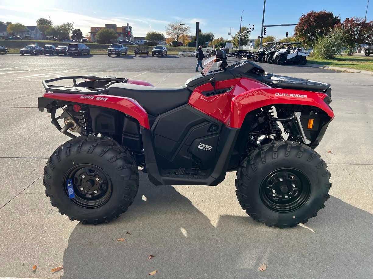 2025 Can-Am Outlander DPS 700 in Lincoln, Nebraska - Photo 5