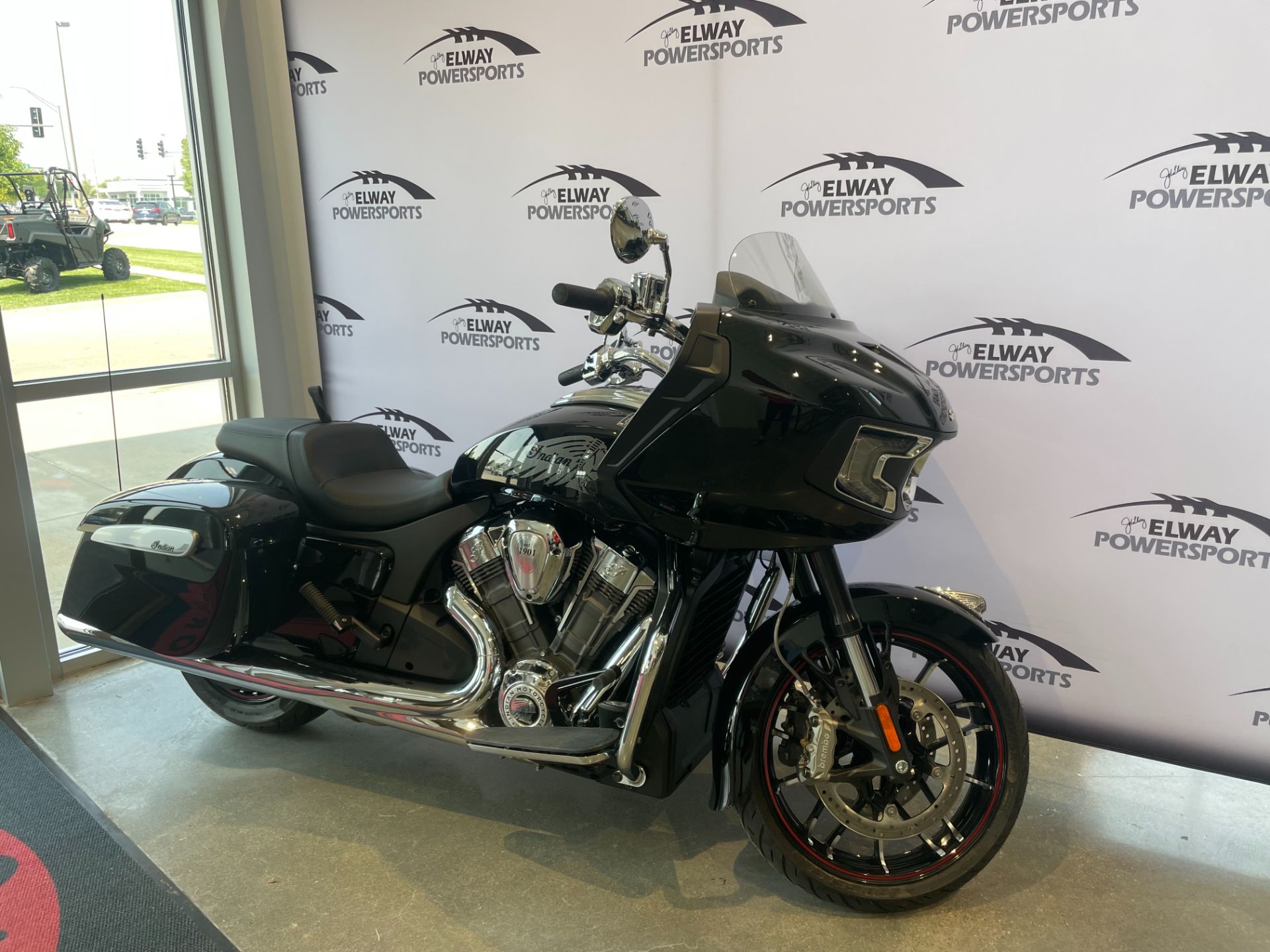 2023 Indian Motorcycle Challenger® Limited in Lincoln, Nebraska - Photo 2