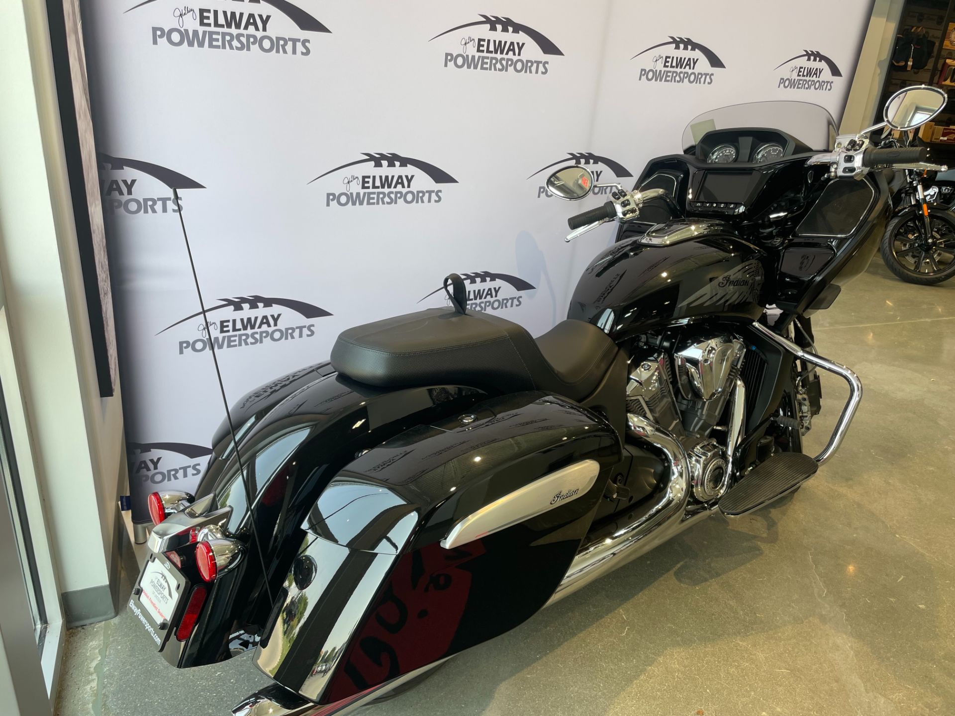2023 Indian Motorcycle Challenger® Limited in Lincoln, Nebraska - Photo 4