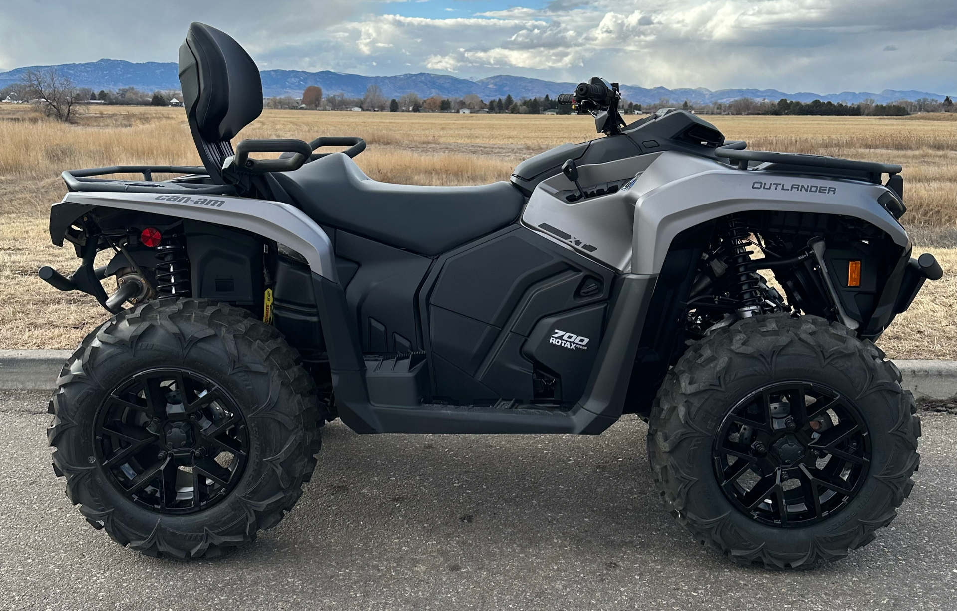 2024 Can-Am Outlander MAX XT 700 in Fort Collins, Colorado - Photo 6