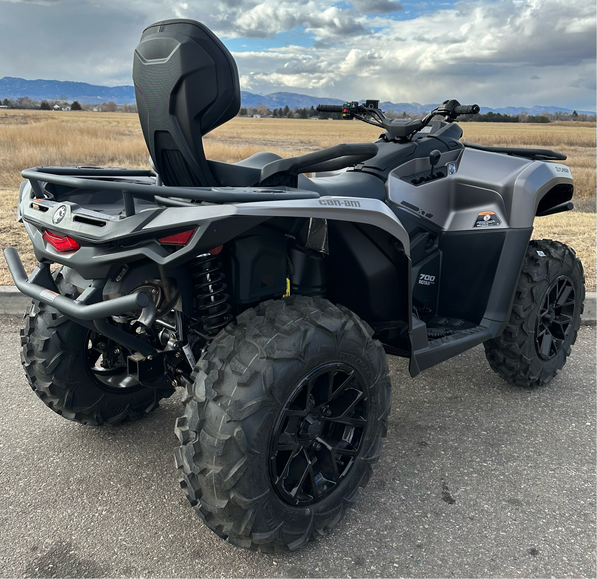 2024 Can-Am Outlander MAX XT 700 in Fort Collins, Colorado - Photo 9
