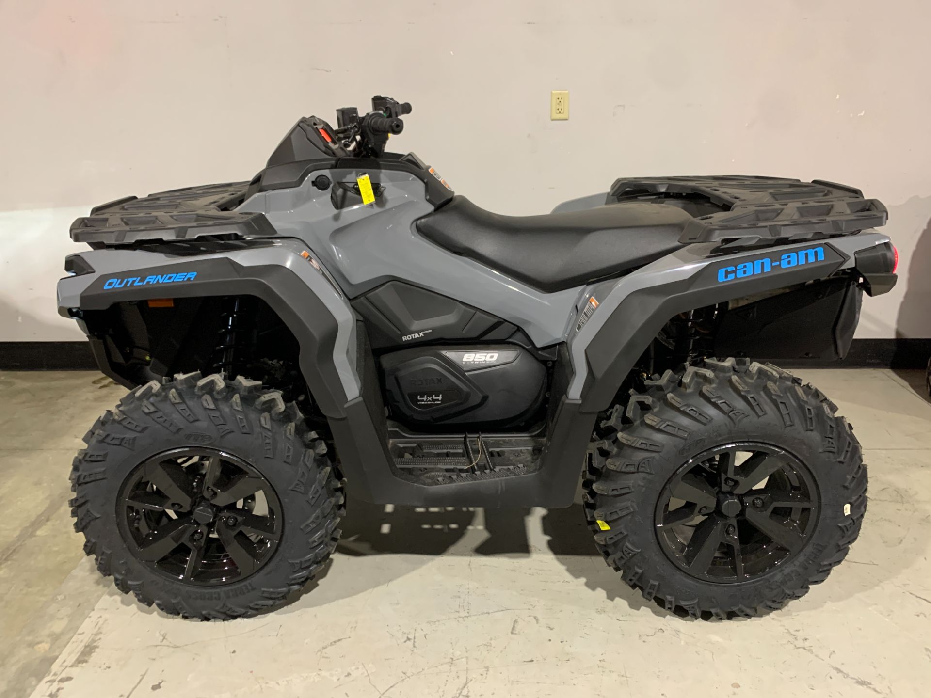 2023 Can-Am Outlander DPS 850 in Fort Collins, Colorado - Photo 3