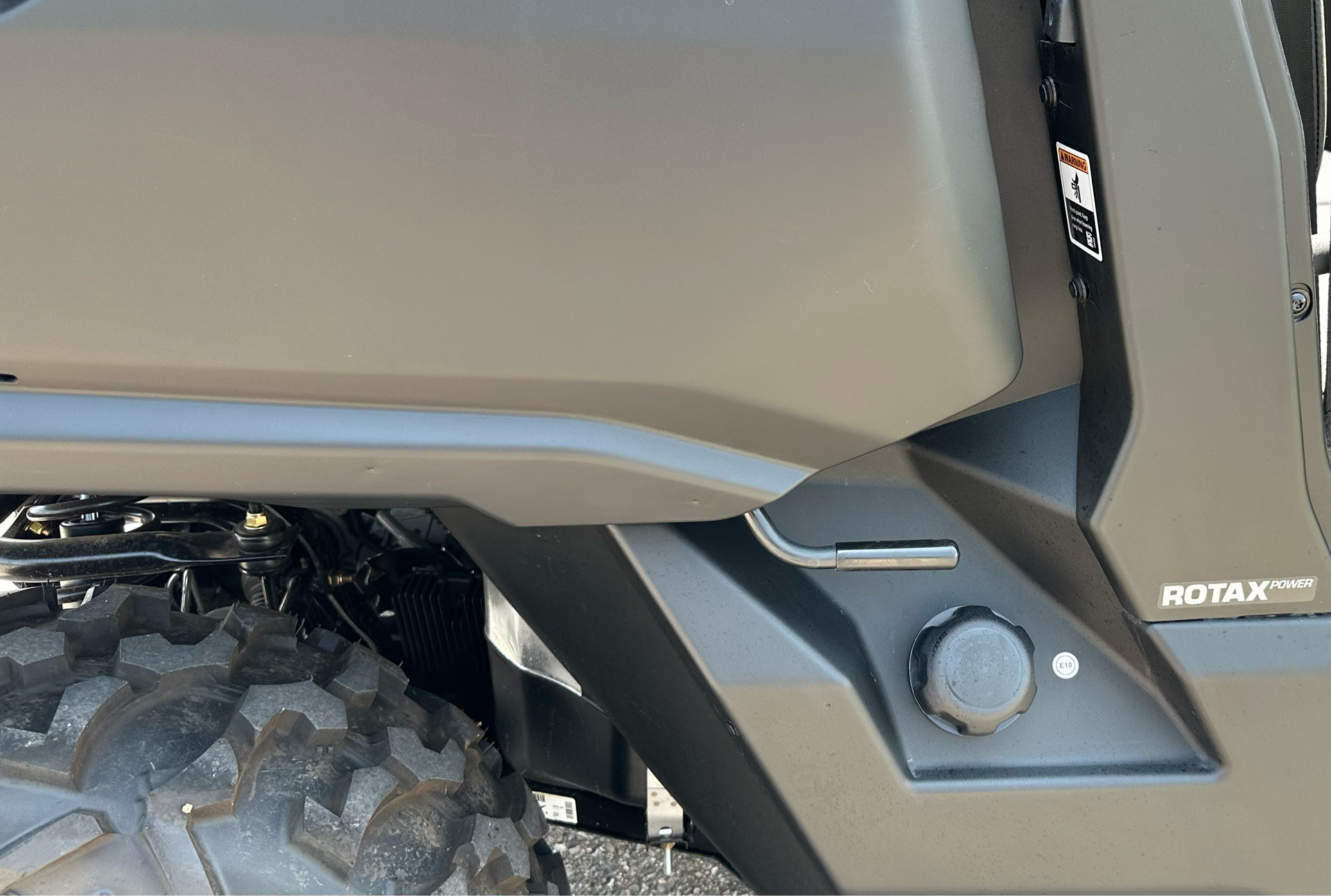 2023 Can-Am Defender MAX DPS HD9 in Fort Collins, Colorado - Photo 12