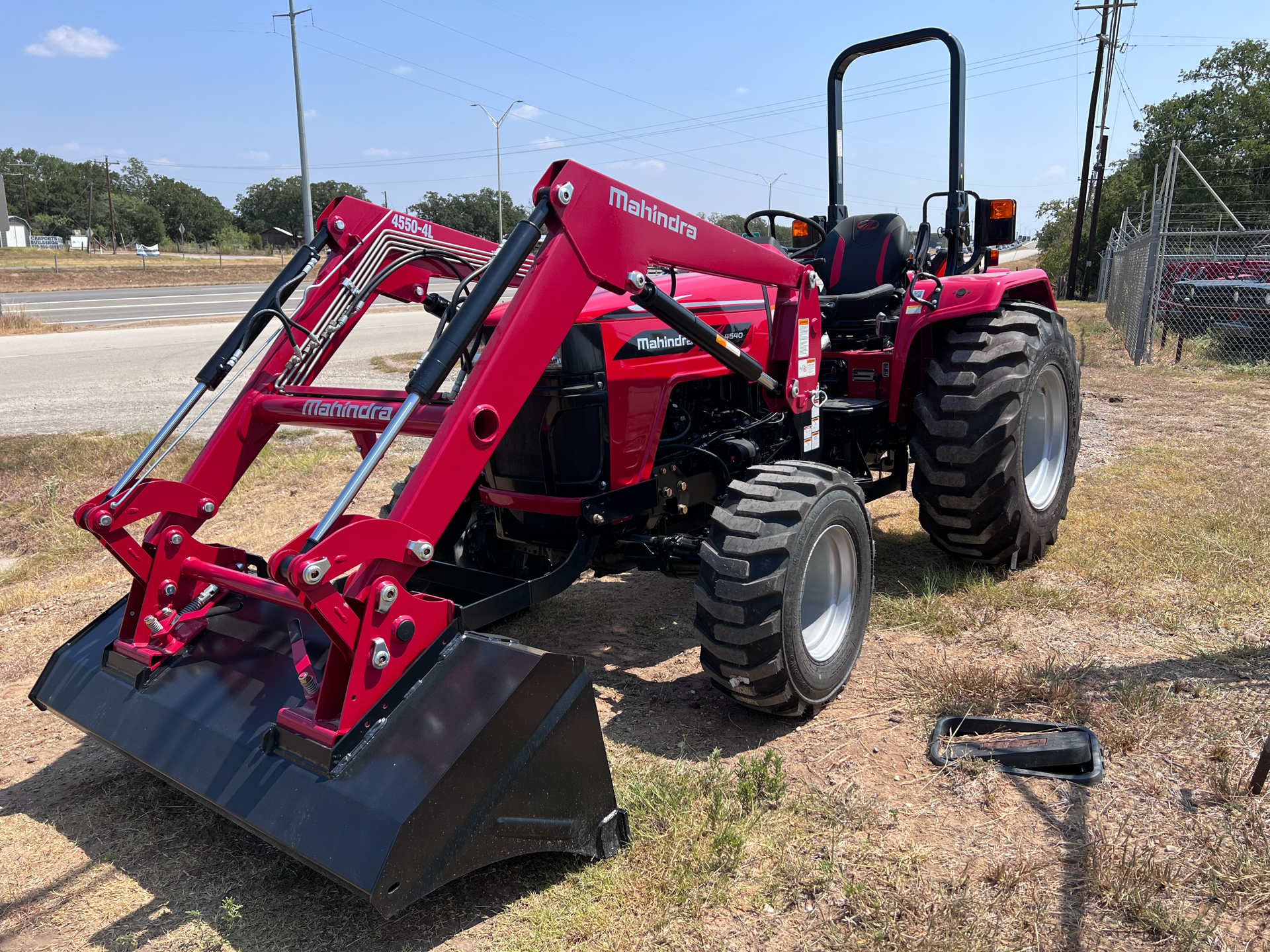 2023 Mahindra 4540 4WD in Bastrop, Texas - Photo 3