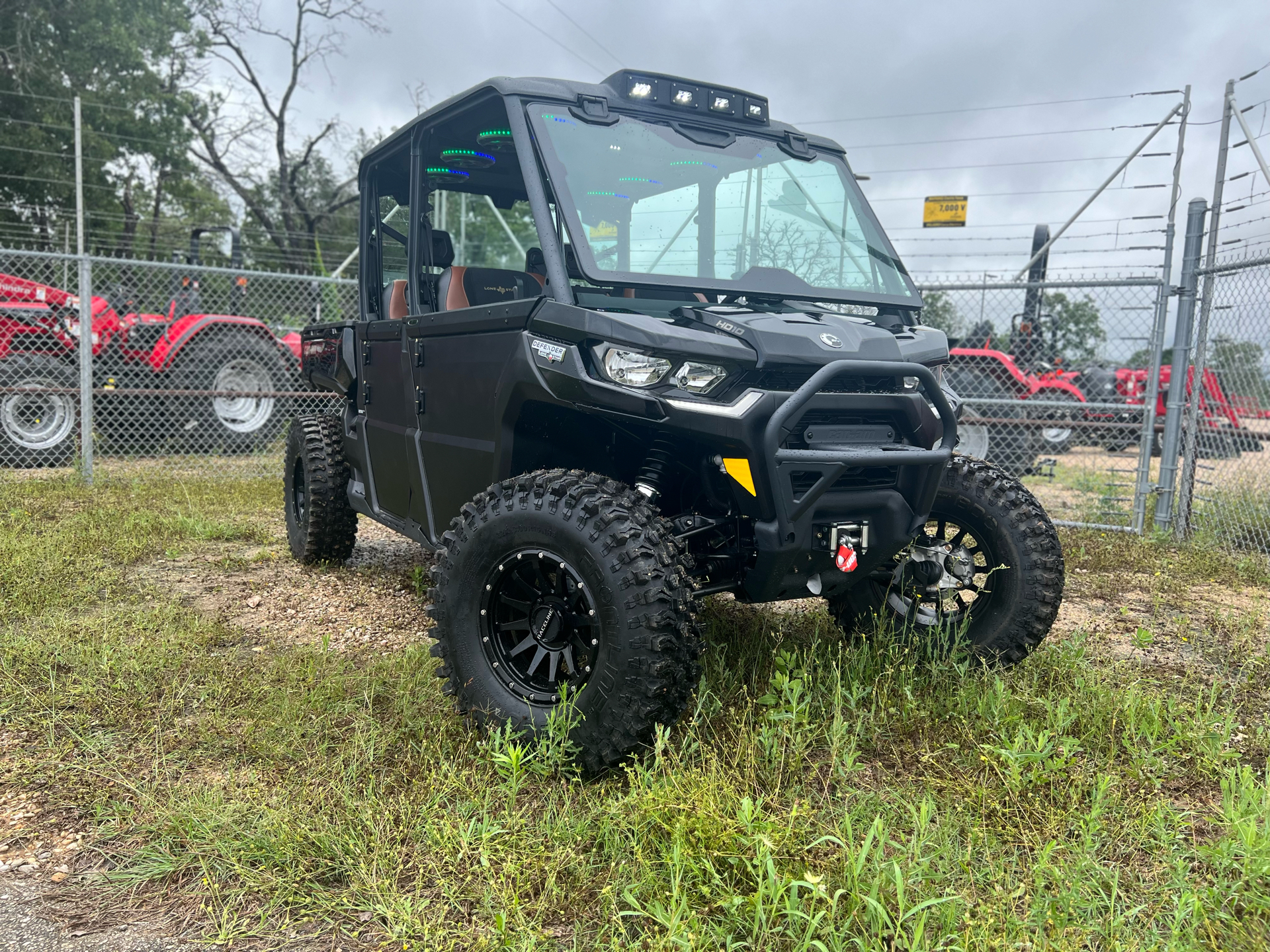 2023 Can-Am Defender MAX Lone Star HD10 in Bastrop, Texas - Photo 2