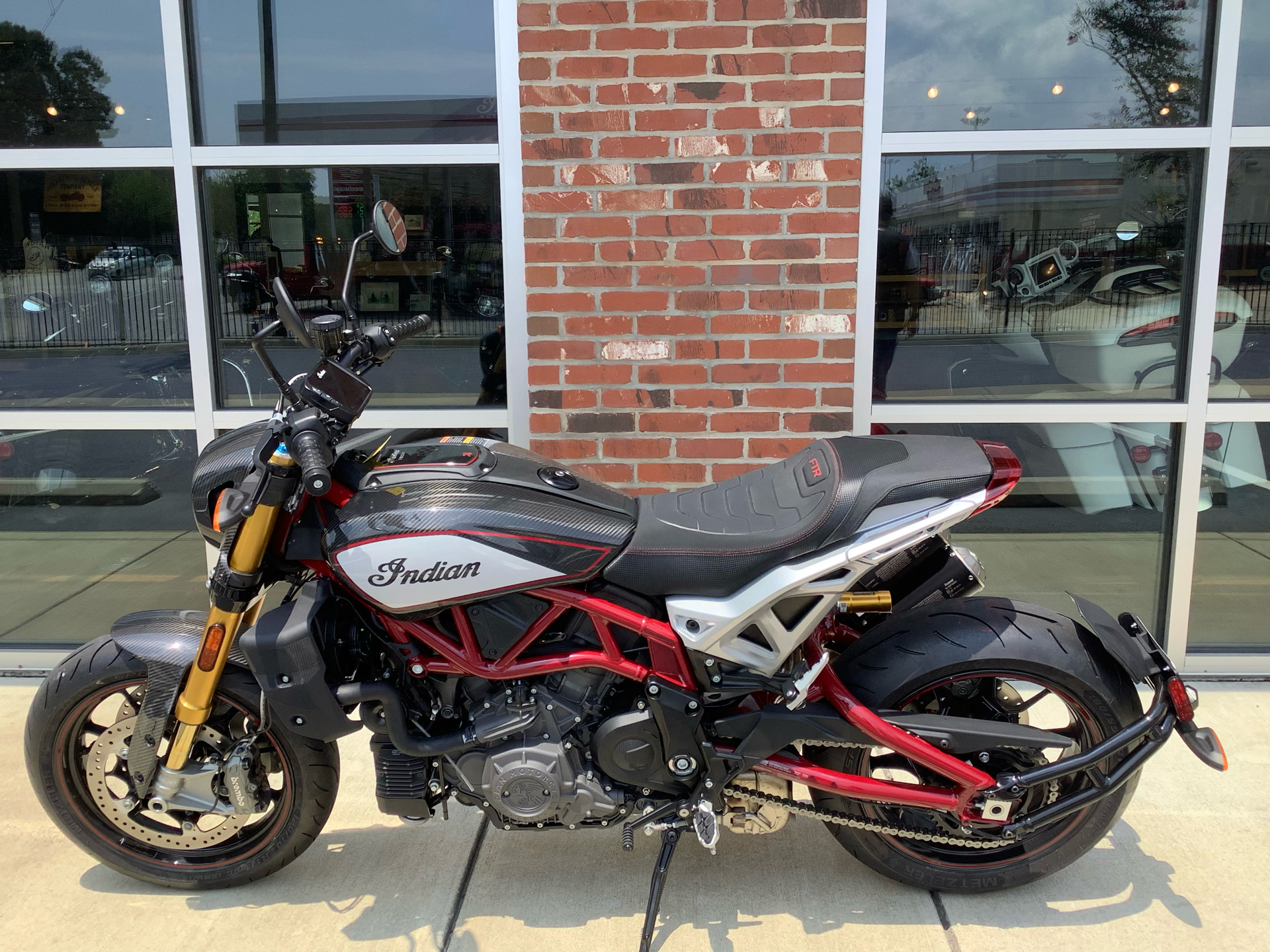 2022 Indian Motorcycle FTR R Carbon in Newport News, Virginia - Photo 2