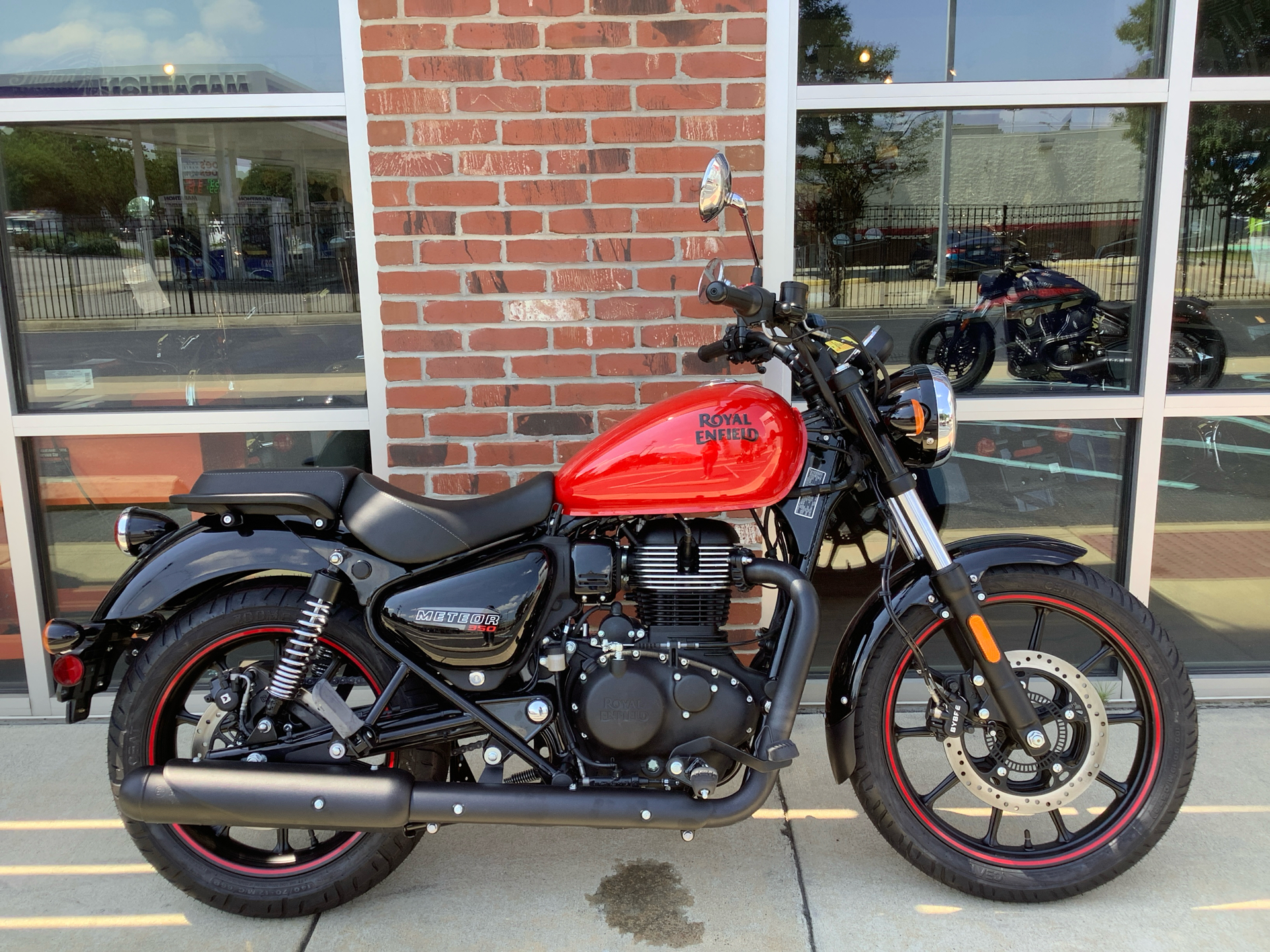 2023 Royal Enfield Meteor 350 in Newport News, Virginia - Photo 1