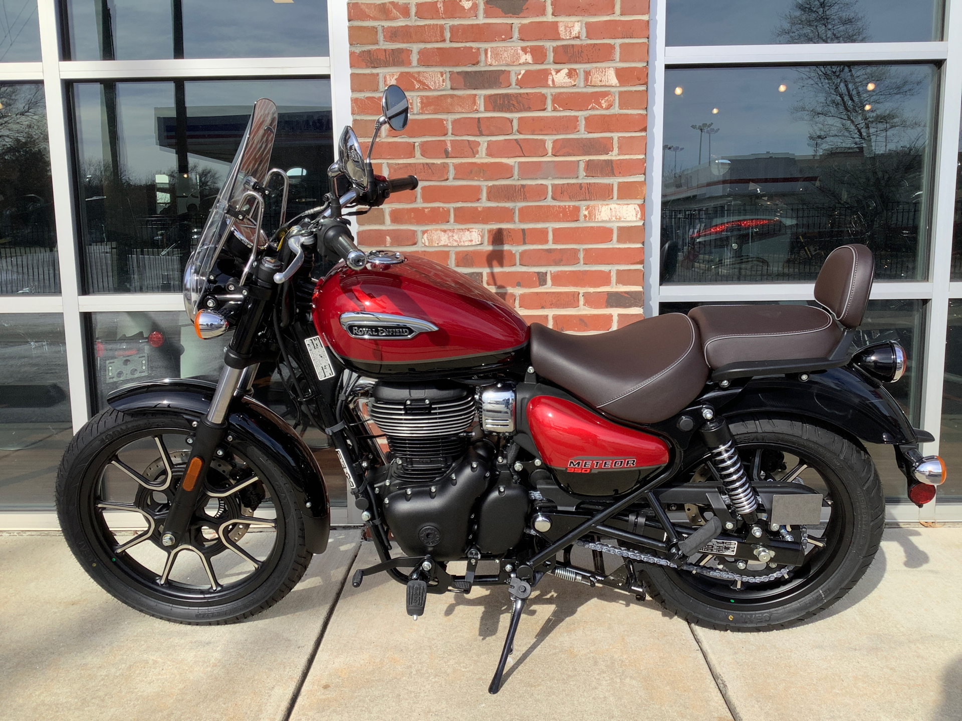 2023 Royal Enfield Meteor 350 in Newport News, Virginia - Photo 2