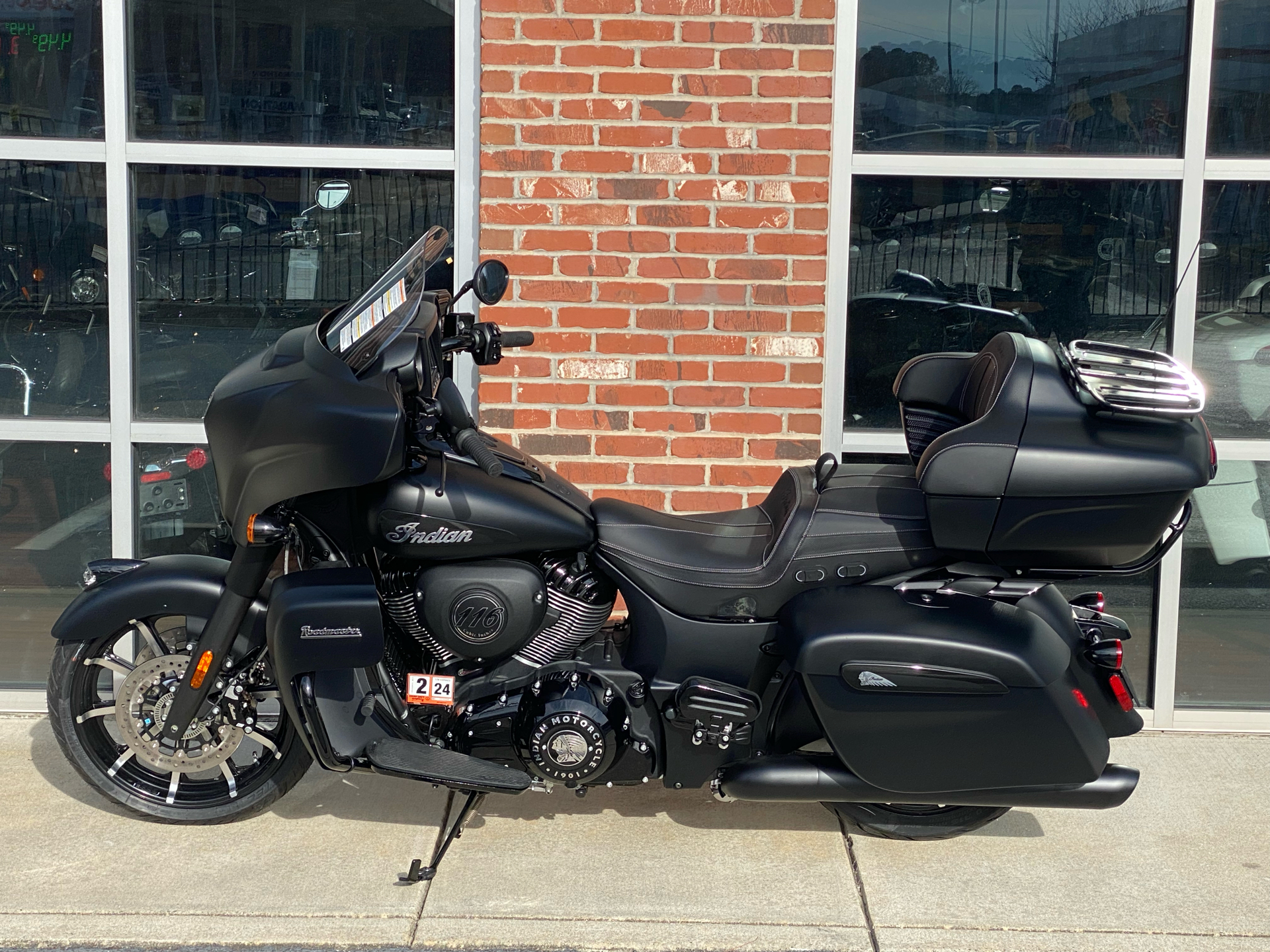 2023 Indian Motorcycle Roadmaster® Dark Horse® in Newport News, Virginia - Photo 2