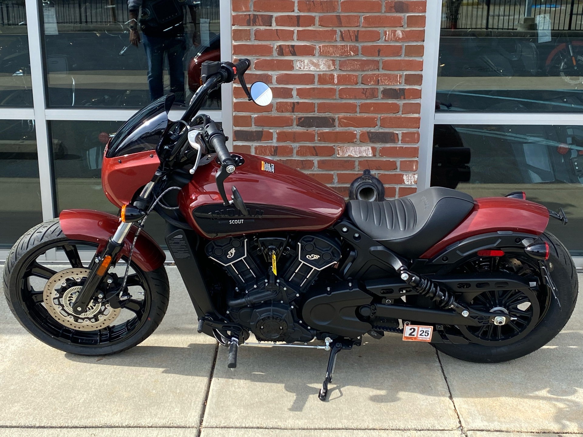 2024 Indian Motorcycle Scout® Rogue ABS Icon in Newport News, Virginia - Photo 2