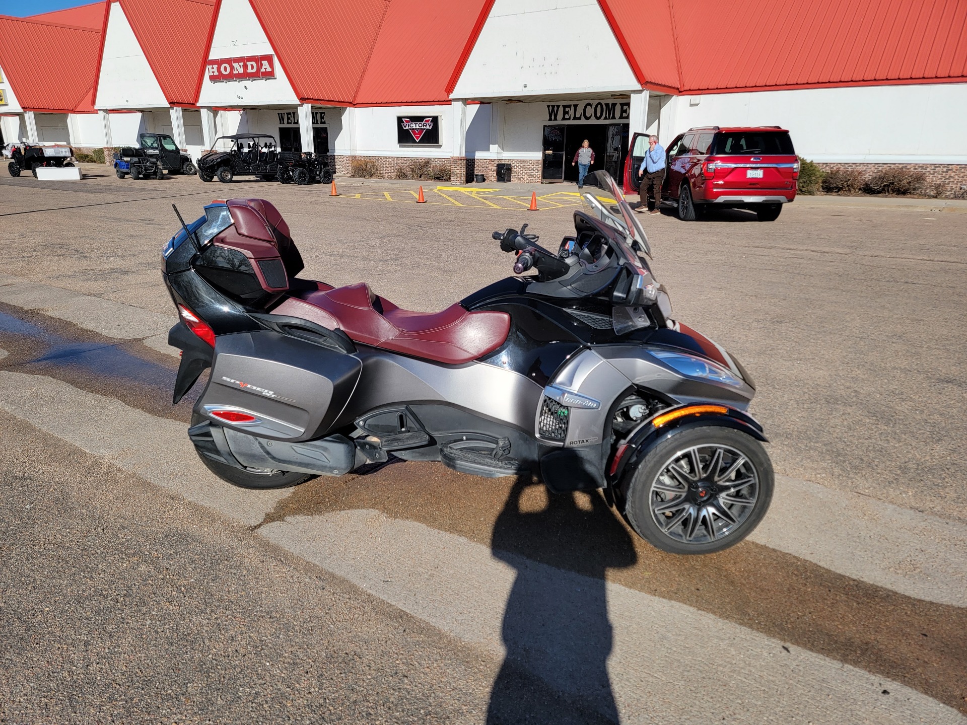 2015 Can-Am Spyder® RT-S Special Series SE6 in North Platte, Nebraska - Photo 2