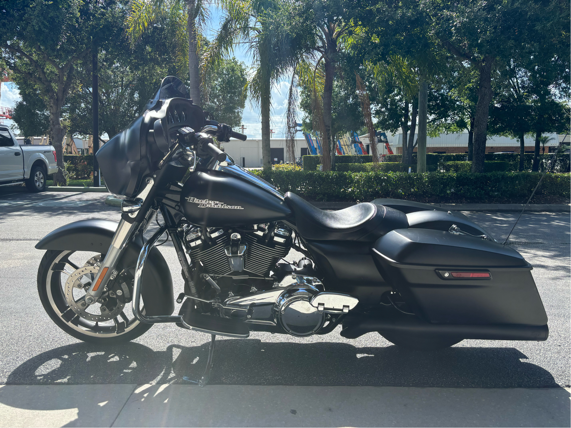 2017 Harley-Davidson Street Glide® Special in Sanford, Florida - Photo 4