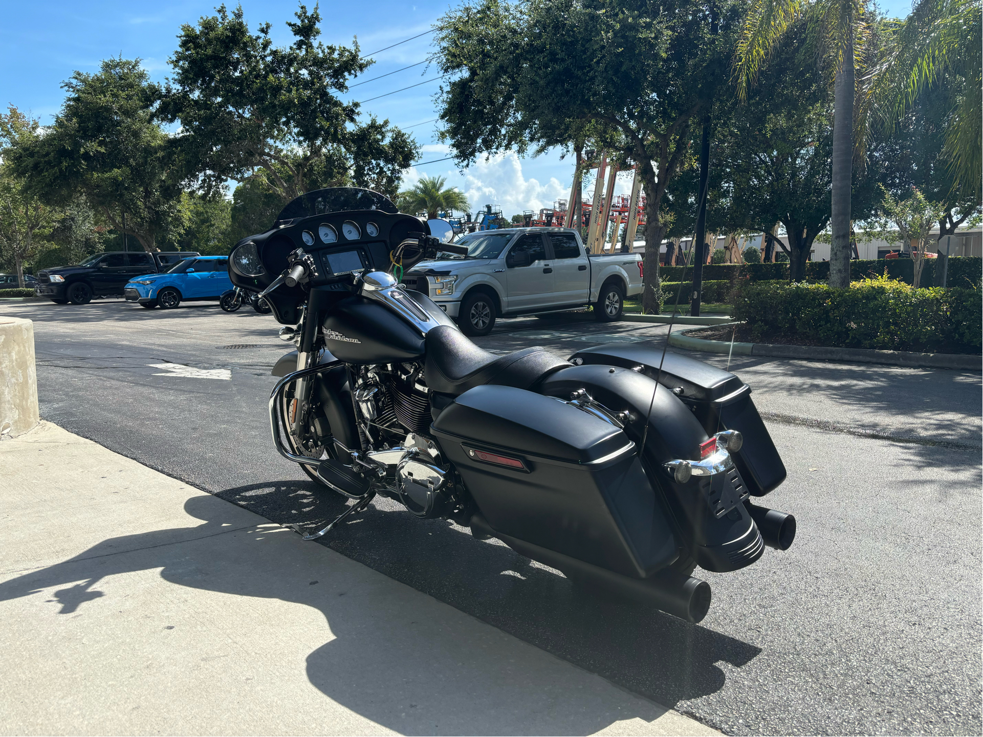 2017 Harley-Davidson Street Glide® Special in Sanford, Florida - Photo 5