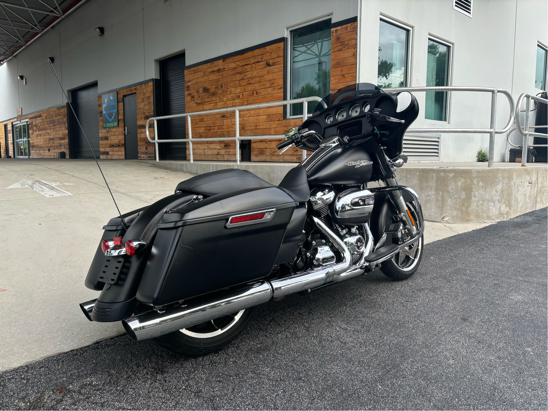 2020 Harley-Davidson Street Glide® in Sanford, Florida - Photo 6