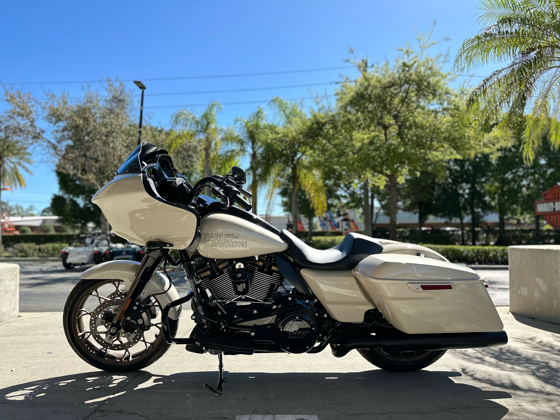 2023 Harley-Davidson Road Glide® ST in Sanford, Florida - Photo 4