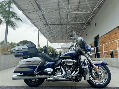 2017 Harley-Davidson CVO™ Limited in Sanford, Florida - Photo 1