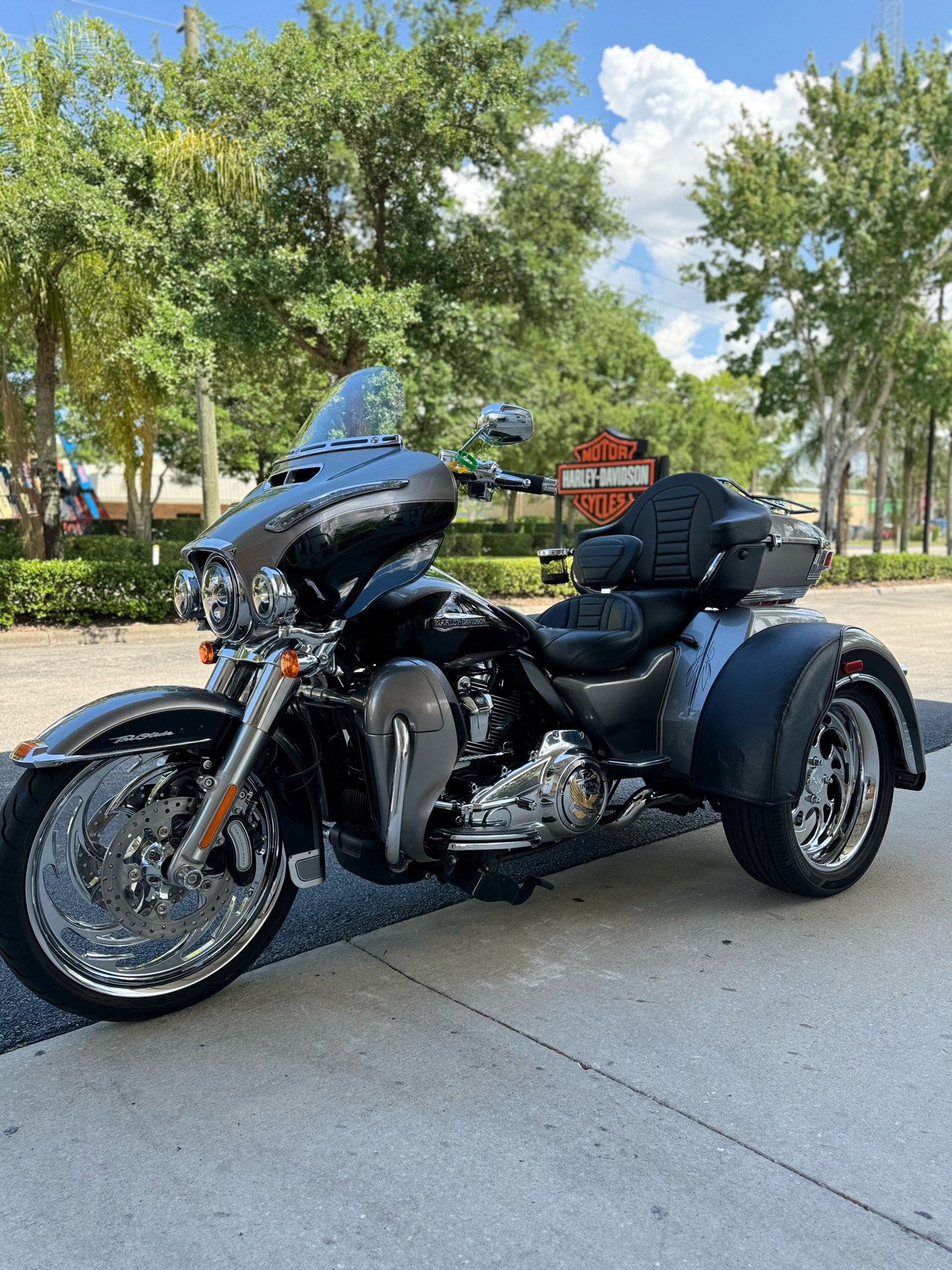 2017 Harley-Davidson Tri Glide® Ultra in Sanford, Florida - Photo 5