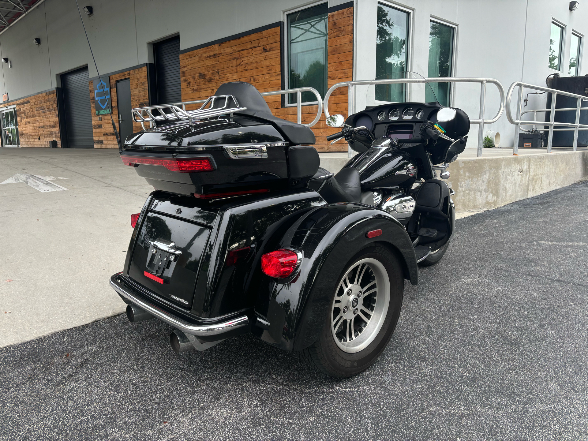 2022 Harley-Davidson Tri Glide® Ultra in Sanford, Florida - Photo 6