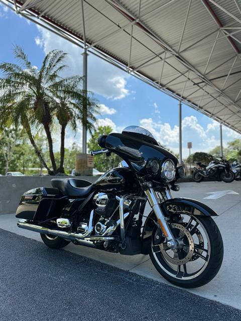 2017 Harley-Davidson Street Glide® Special in Sanford, Florida - Photo 3