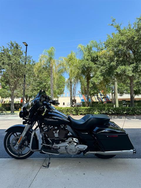 2017 Harley-Davidson Street Glide® Special in Sanford, Florida - Photo 4