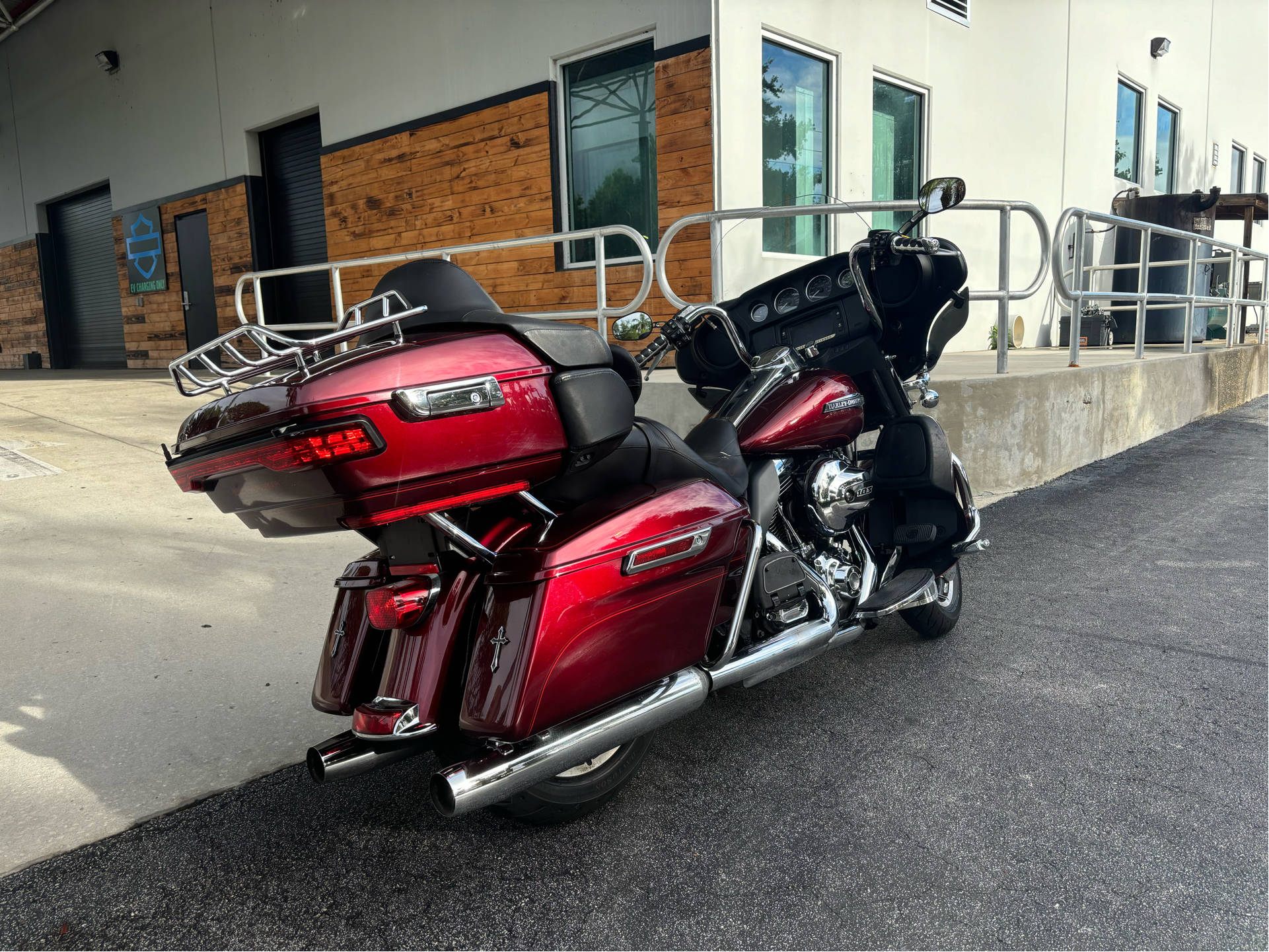 2015 Harley-Davidson Electra Glide® Ultra Classic® in Sanford, Florida - Photo 6