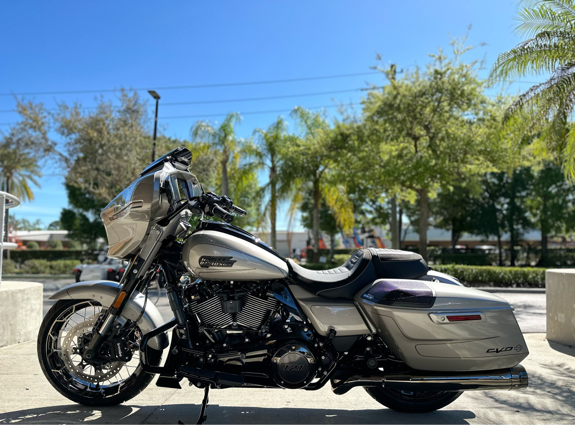 2023 Harley-Davidson CVO™ Street Glide® in Sanford, Florida - Photo 4