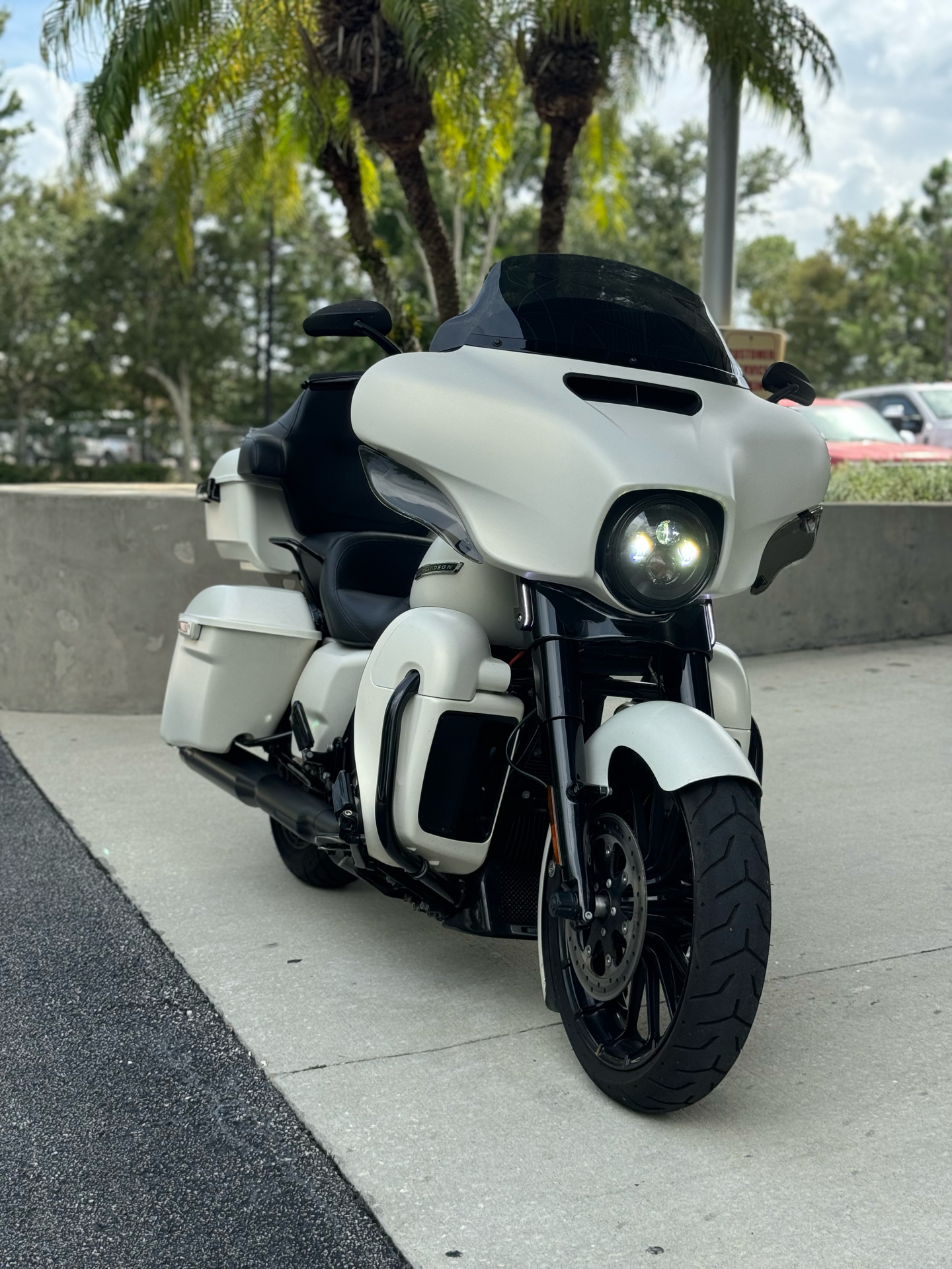 2018 Harley-Davidson Street Glide® Special in Sanford, Florida - Photo 2