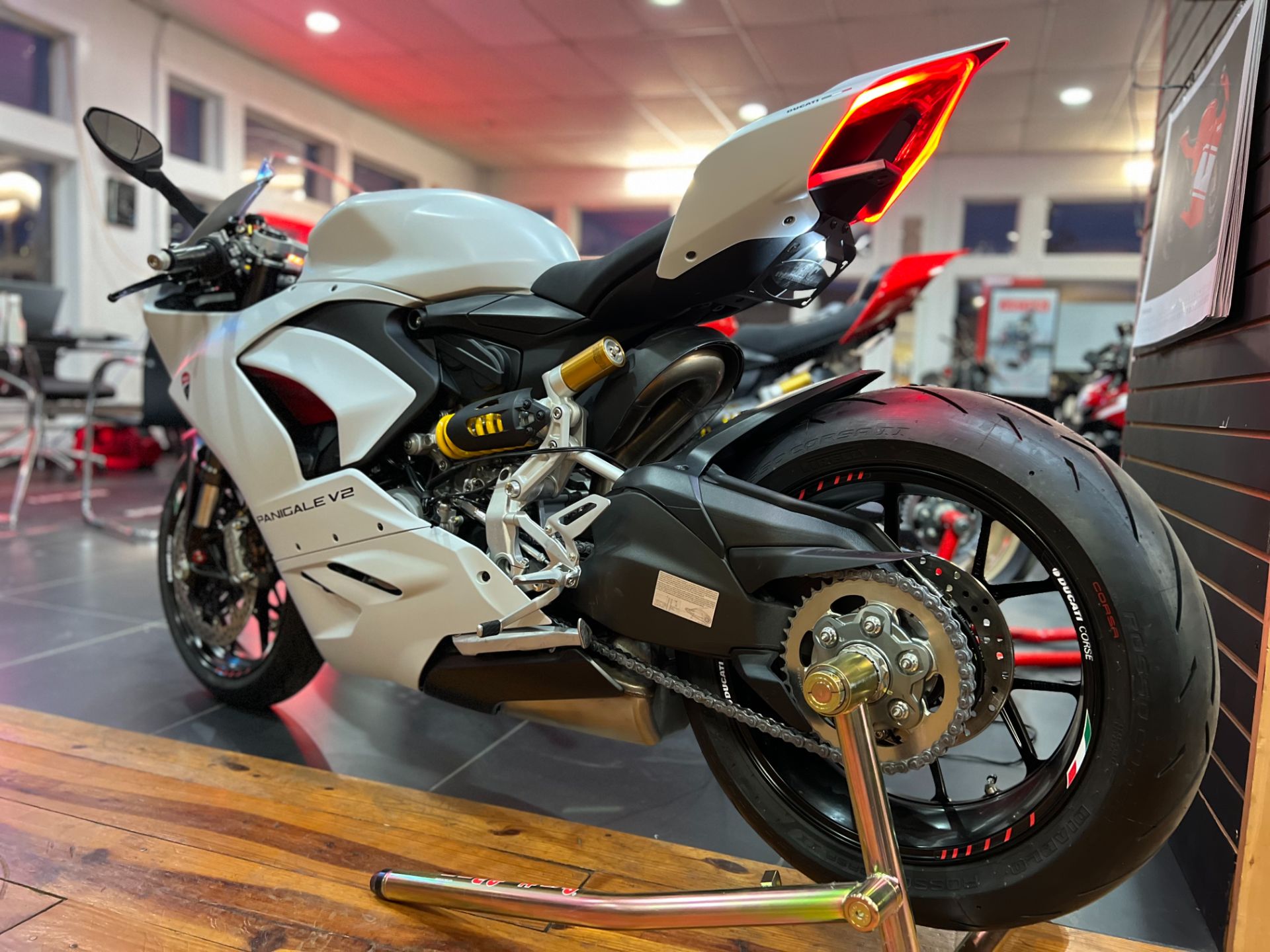 2022 Ducati Panigale V2 in Fort Montgomery, New York - Photo 4