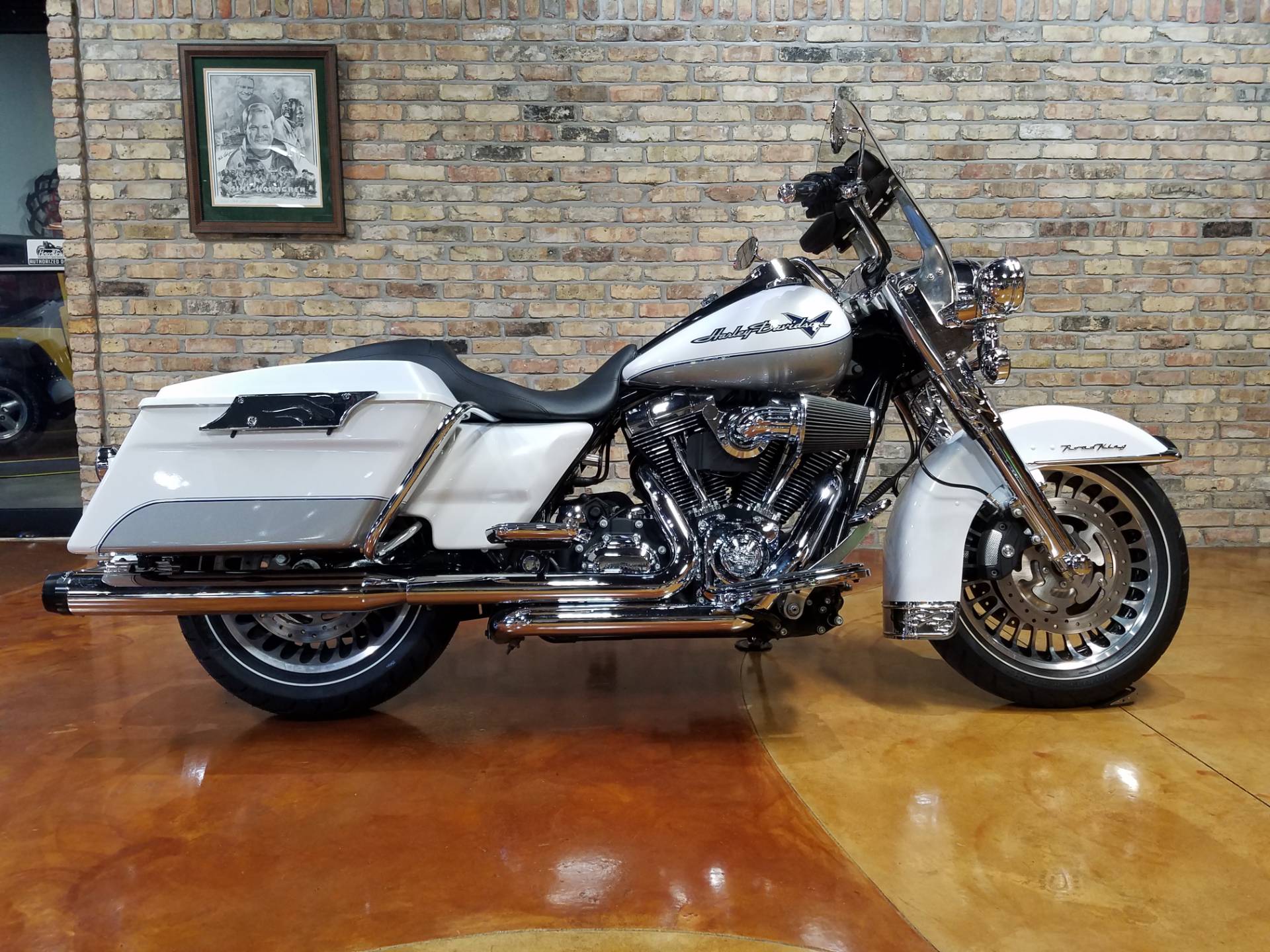 Used 2009 Harley Davidson Road King Motorcycles In Big Bend Wi 4317 White Gold Pearl Pewter Pearl