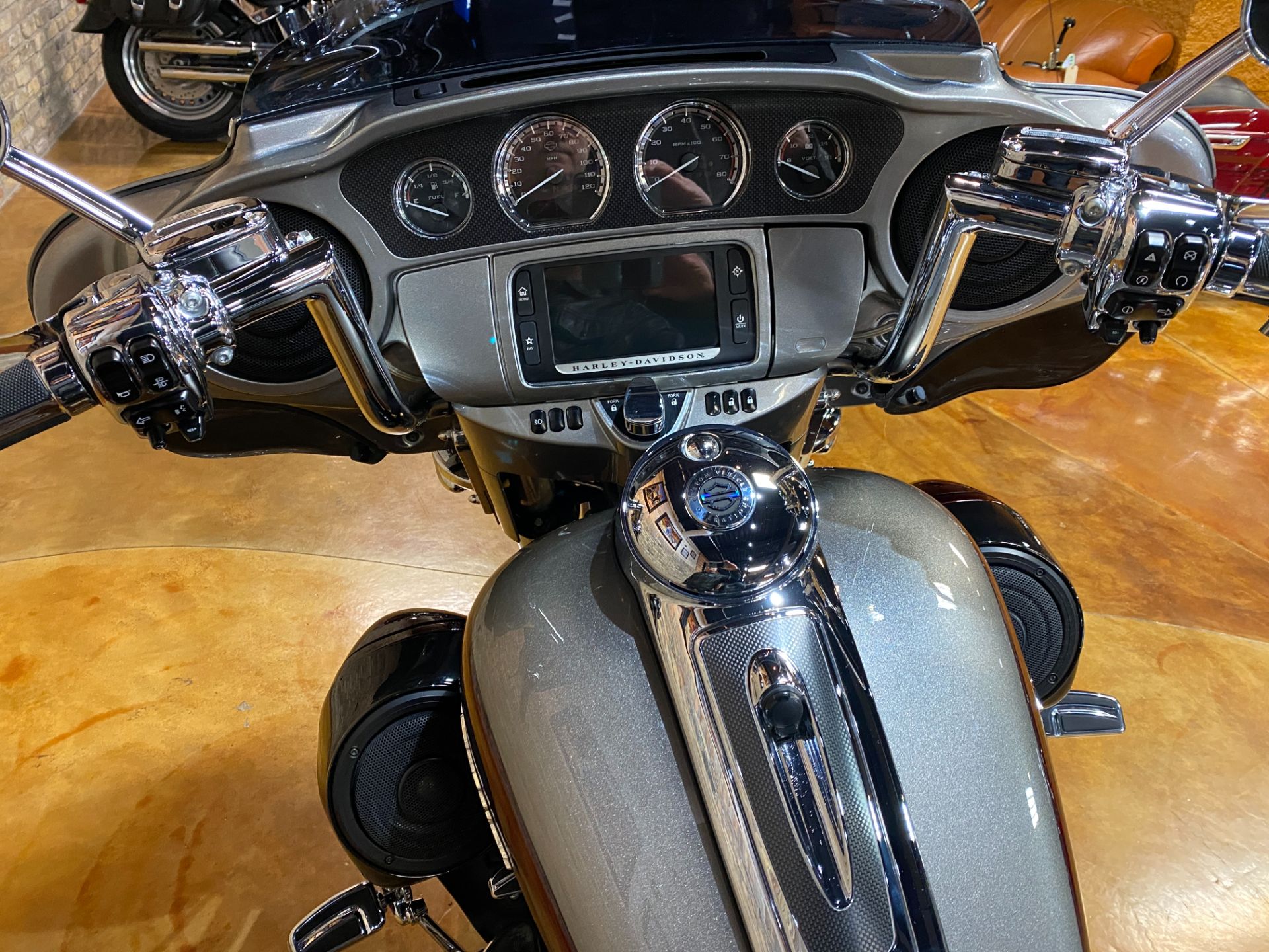 2015 Harley-Davidson CVO™ Limited in Big Bend, Wisconsin - Photo 8