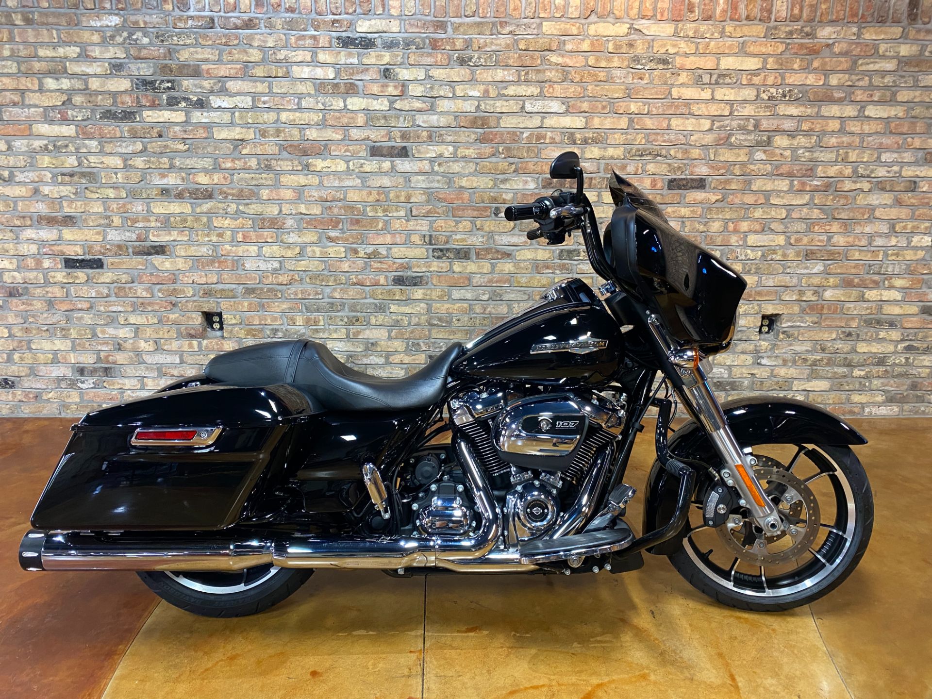 2021 Harley-Davidson Street Glide® in Big Bend, Wisconsin - Photo 23