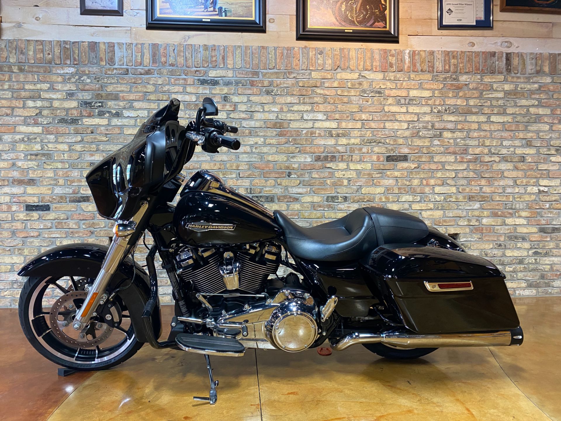 2021 Harley-Davidson Street Glide® in Big Bend, Wisconsin - Photo 16