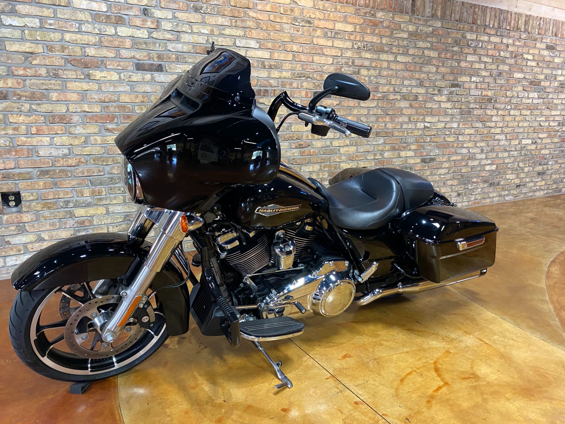 2021 Harley-Davidson Street Glide® in Big Bend, Wisconsin - Photo 17