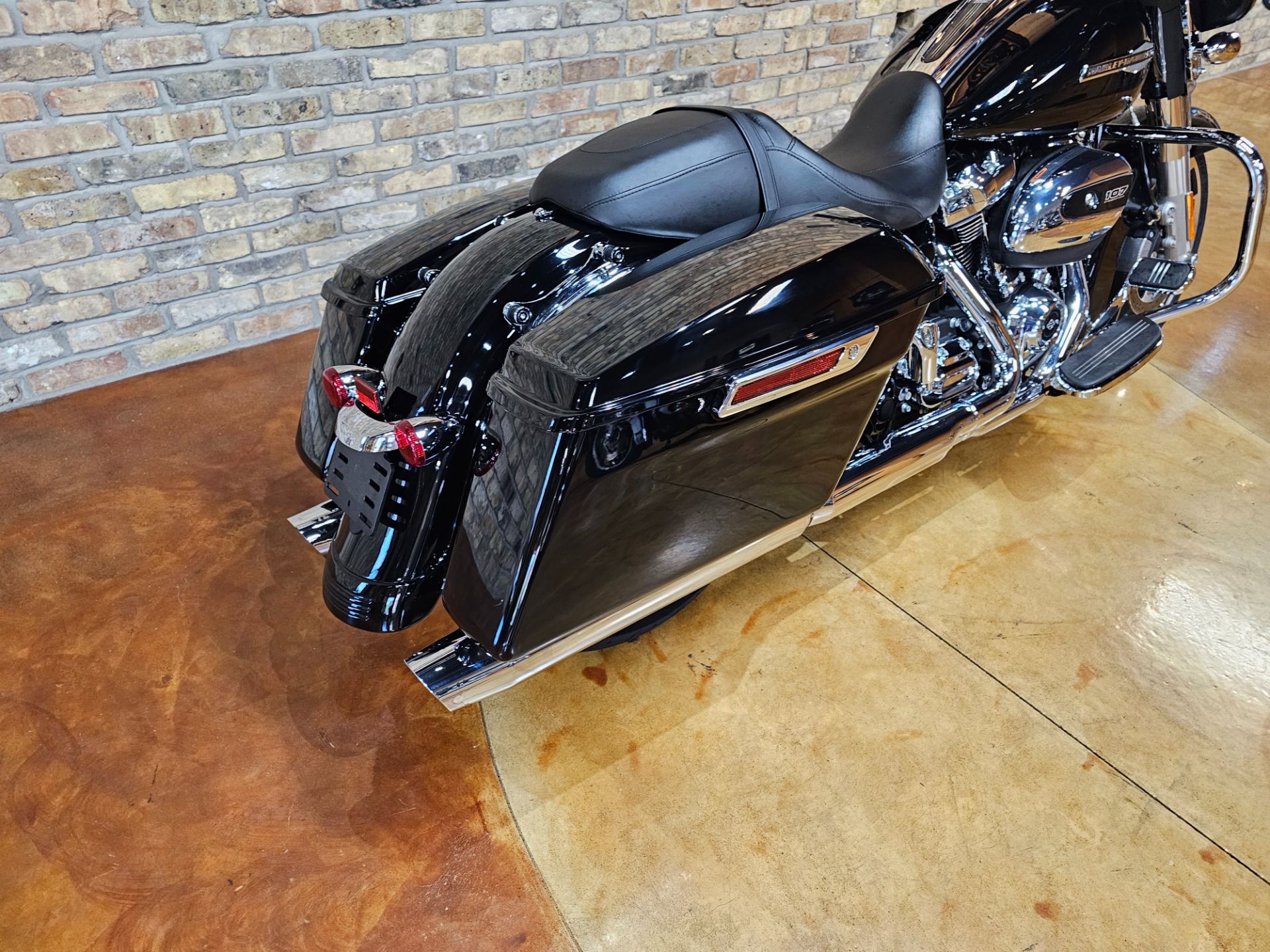 2021 Harley-Davidson Street Glide® in Big Bend, Wisconsin - Photo 11