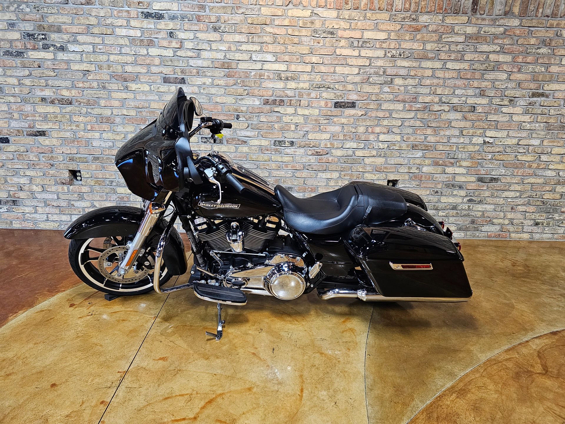 2021 Harley-Davidson Street Glide® in Big Bend, Wisconsin - Photo 22
