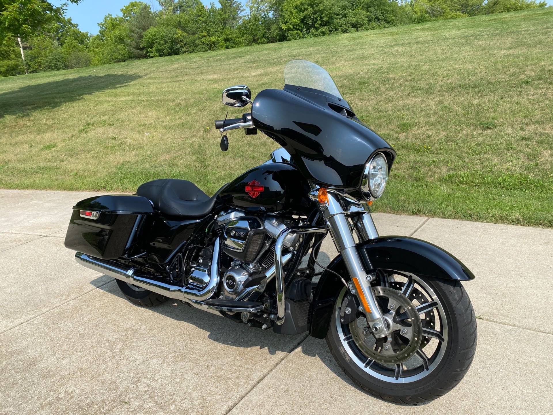 2020 Harley-Davidson Electra Glide® Standard in Big Bend, Wisconsin - Photo 4