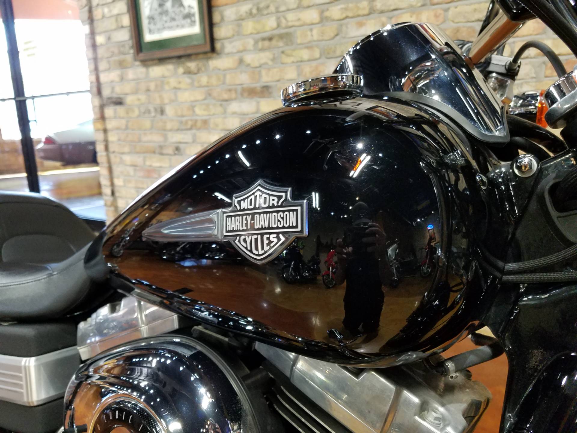 2009 Harley-Davidson Dyna® Fat Bob® in Big Bend, Wisconsin - Photo 13