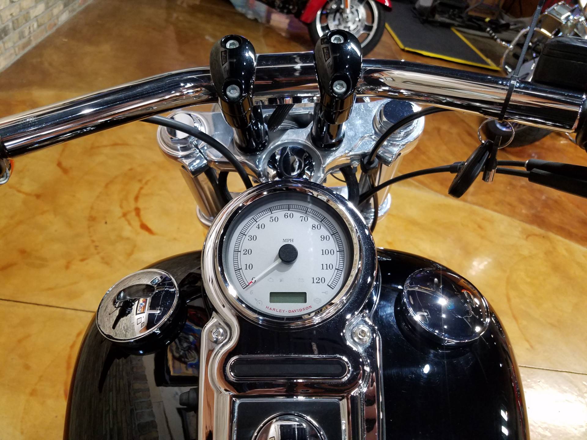 2009 Harley-Davidson Dyna® Fat Bob® in Big Bend, Wisconsin - Photo 26