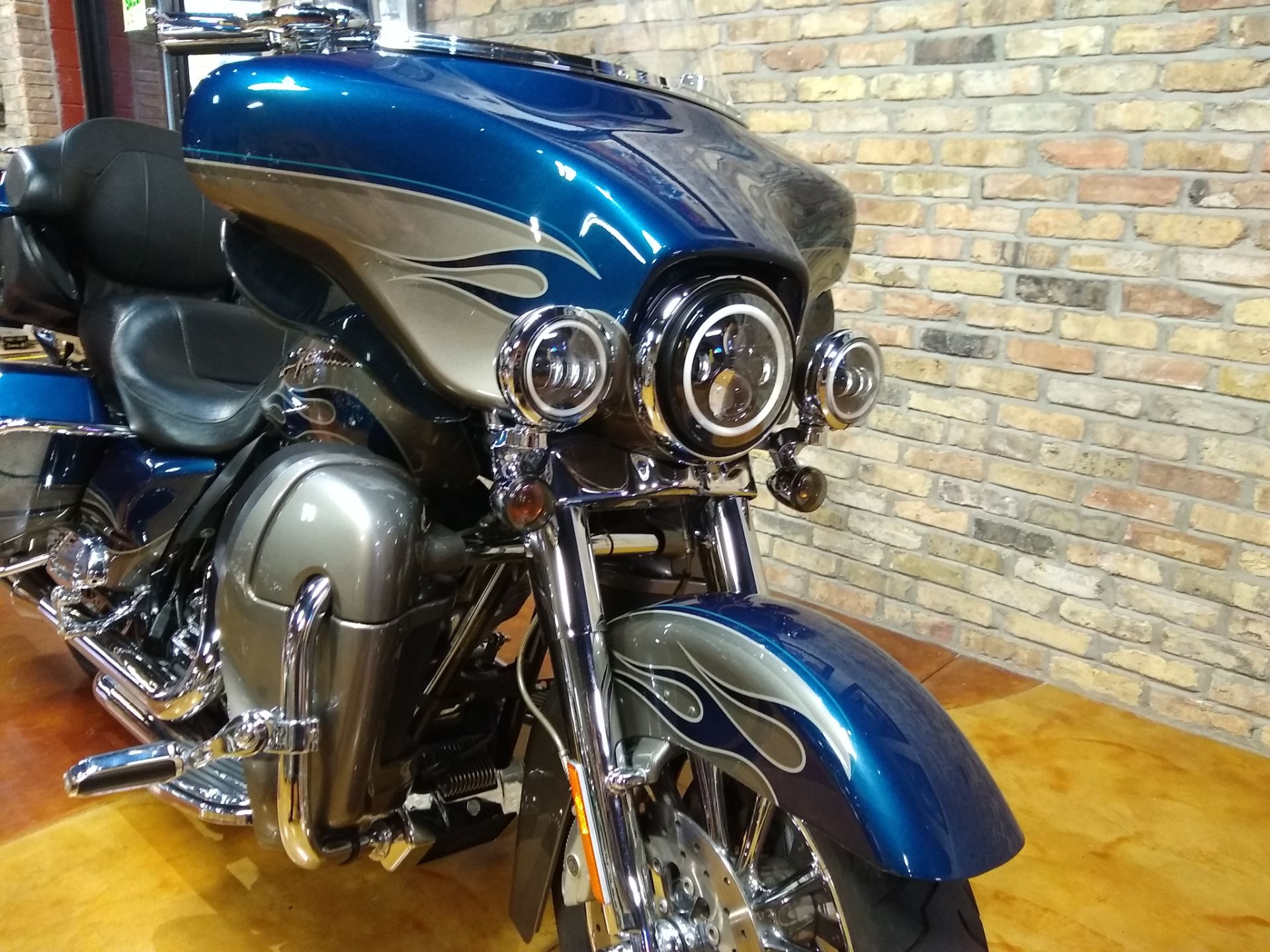 2010 Harley-Davidson CVO™ Ultra Classic® Electra Glide® in Big Bend, Wisconsin - Photo 4