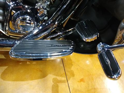 2010 Harley-Davidson CVO™ Ultra Classic® Electra Glide® in Big Bend, Wisconsin - Photo 17