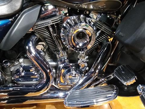 2010 Harley-Davidson CVO™ Ultra Classic® Electra Glide® in Big Bend, Wisconsin - Photo 18