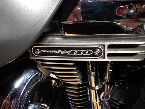 2010 Harley-Davidson CVO™ Ultra Classic® Electra Glide® in Big Bend, Wisconsin - Photo 19