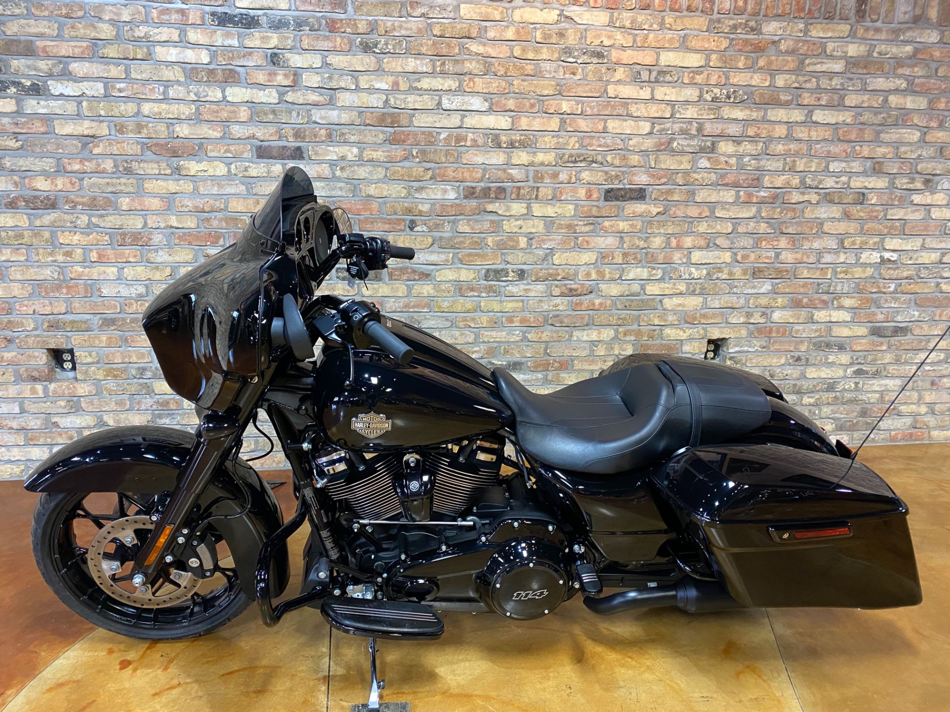 2021 Harley-Davidson Street Glide® Special in Big Bend, Wisconsin - Photo 12