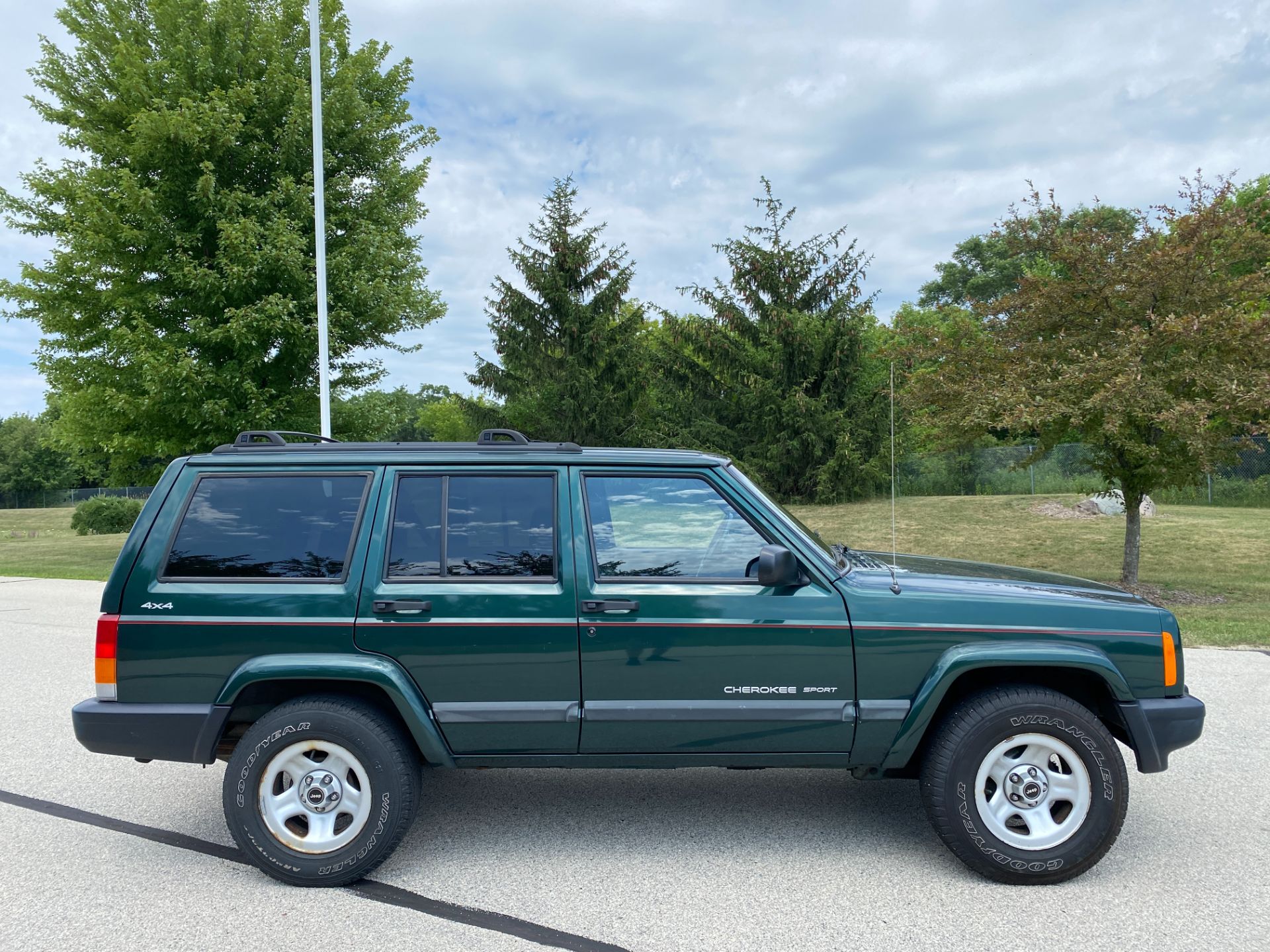 2001 Jeep® Cherokee Sport in Big Bend, Wisconsin - Photo 30